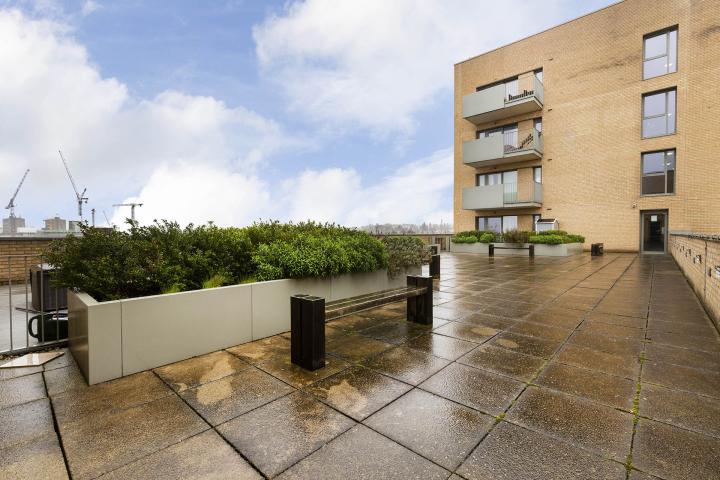 Modern Apartment in a Stunning Development Hendon Waterside, Hendon 